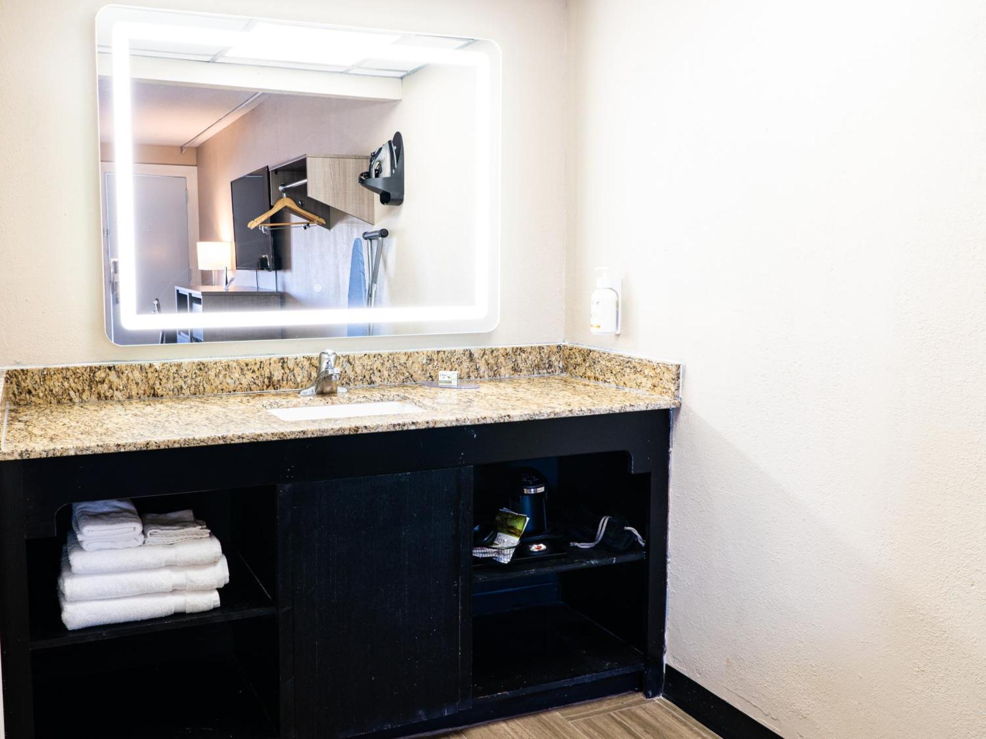 Hotel Baymont By Wyndham Corpus Christi Airport Esterno foto